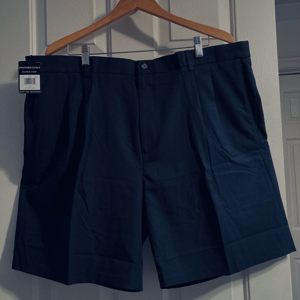 Oxford men’s golf shorts, pleated front, size 42, navy blue, 100% polyester